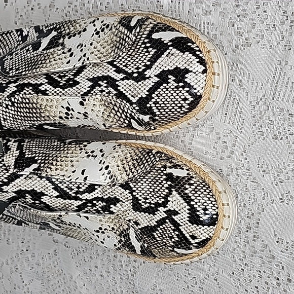 J/Slides Anthropologie Karla slip on snake skin print sneakers shoes sz 8 - Picture 2 of 6